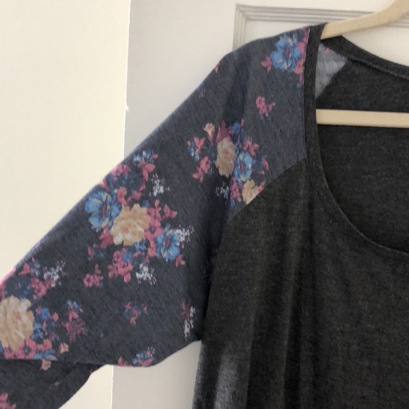 SOLD ✖️Torrid gray with floral sleeve baseball tee - Picture 5 of 6